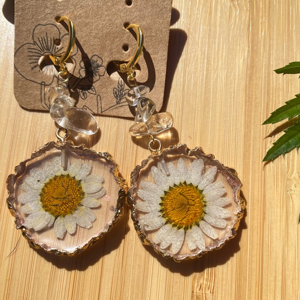 Citrine crystals - pressed daisy pendant 🌿